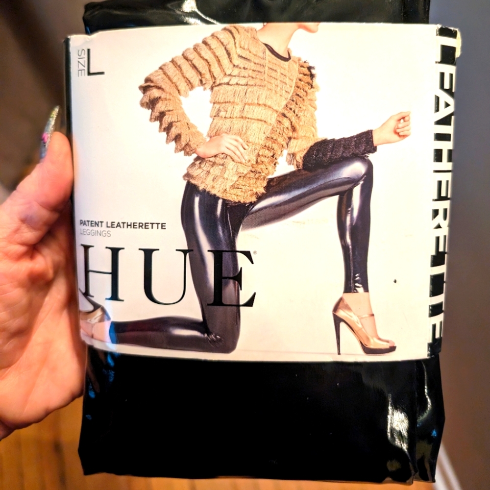 NWT HUE Patent leather leggings. Size L. In package. Black & Shiny. SEXY 🖤